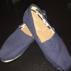 Navy toms!